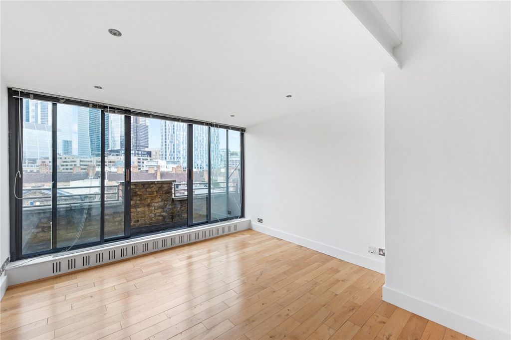 Property photo 3 of 10 Picture No. 02