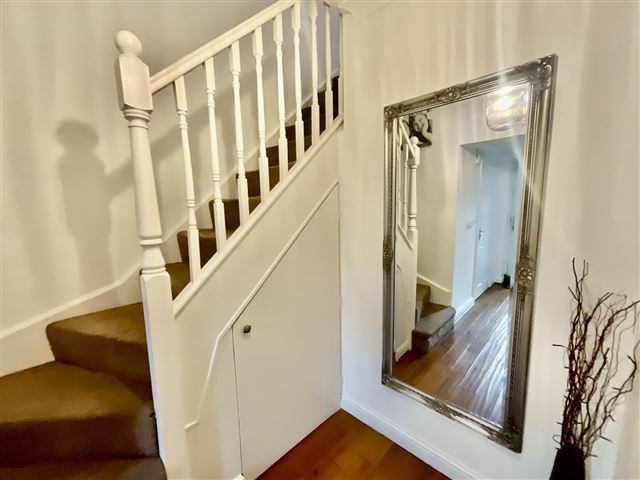 Property photo 2 of 21 Hallway