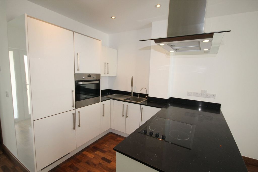 Property photo 2 of 7 Kitchen