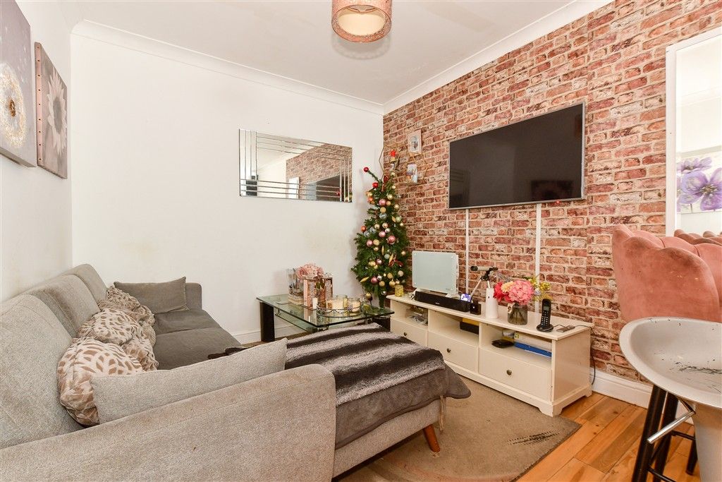 Property photo 3 of 8 Lounge