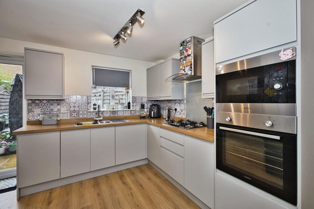 Property photo 2 of 17