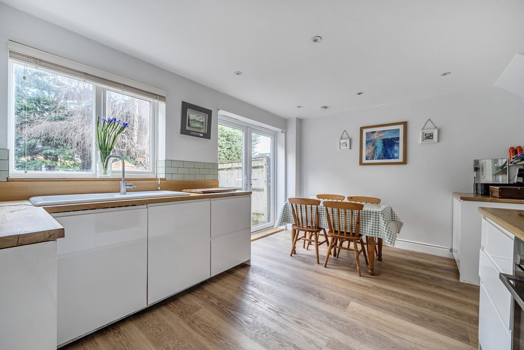 Property photo 2 of 21 1400122-15-696F82...