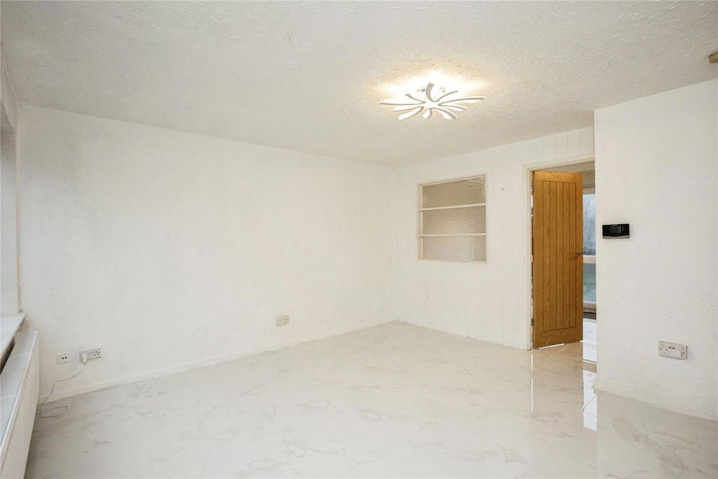 Property photo 3 of 21 Picture No. 25