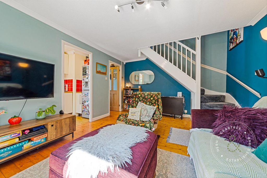 Property photo 3 of 23 Manston-Close-12.Jpg