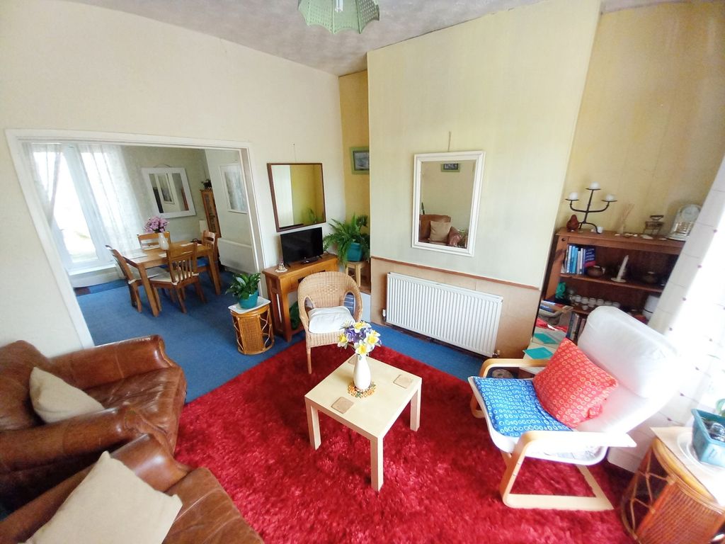 Property photo 2 of 12 Lounge