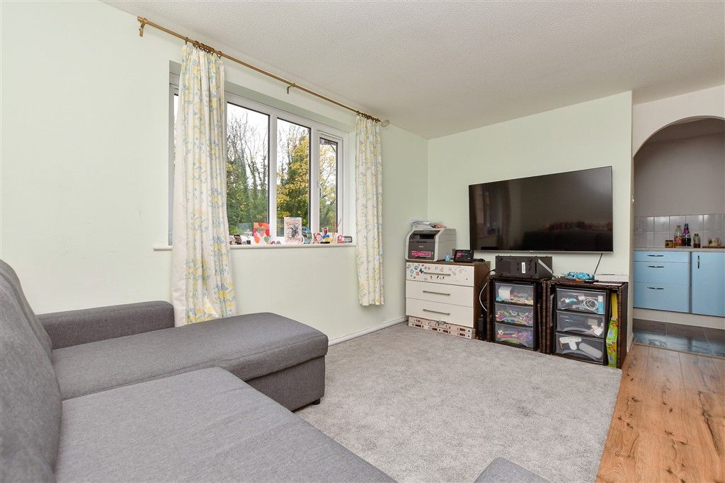 Property photo 3 of 13 Lounge