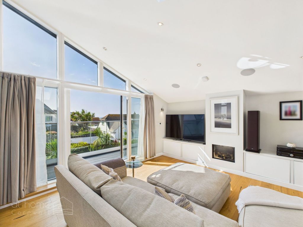 Property photo 3 of 60