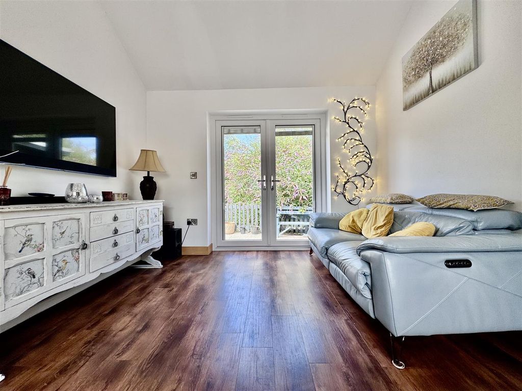 Property photo 3 of 27 Living Room