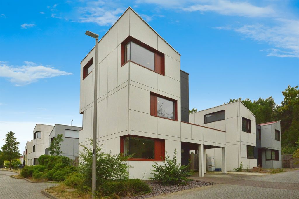 Property photo 1 of 16