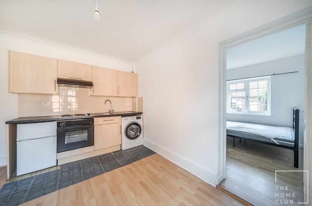 Property photo 2 of 9 Fc8Caa2c-1947-4Ca3-B8c6-A40A2Fe03A3B