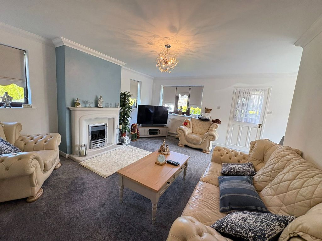 Property photo 2 of 32