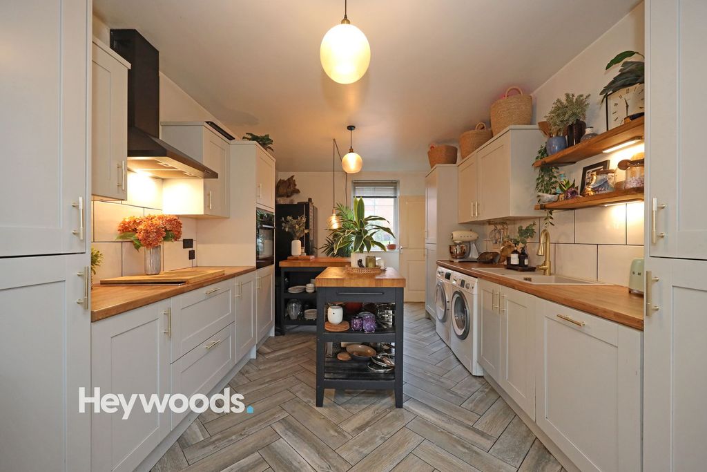 Property photo 3 of 33