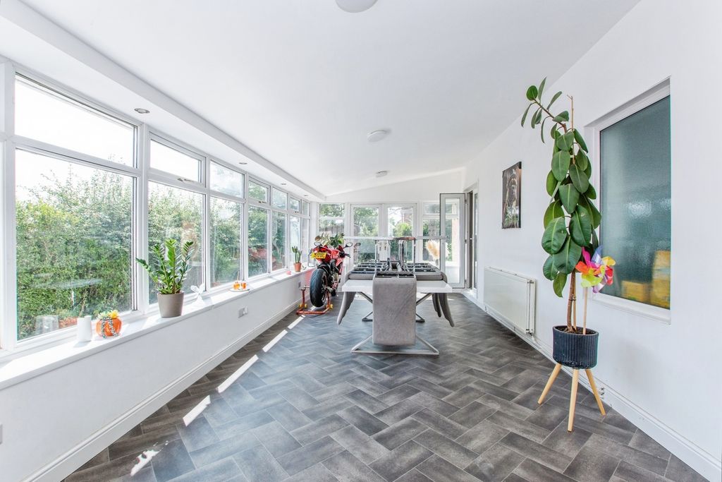 Property photo 3 of 20 Pbox-Img.Jpg
