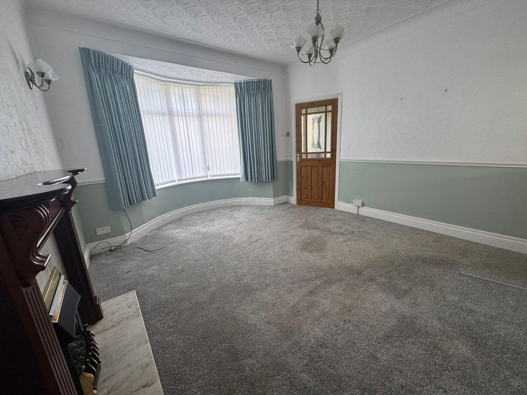 Property photo 2 of 10 Living Room
