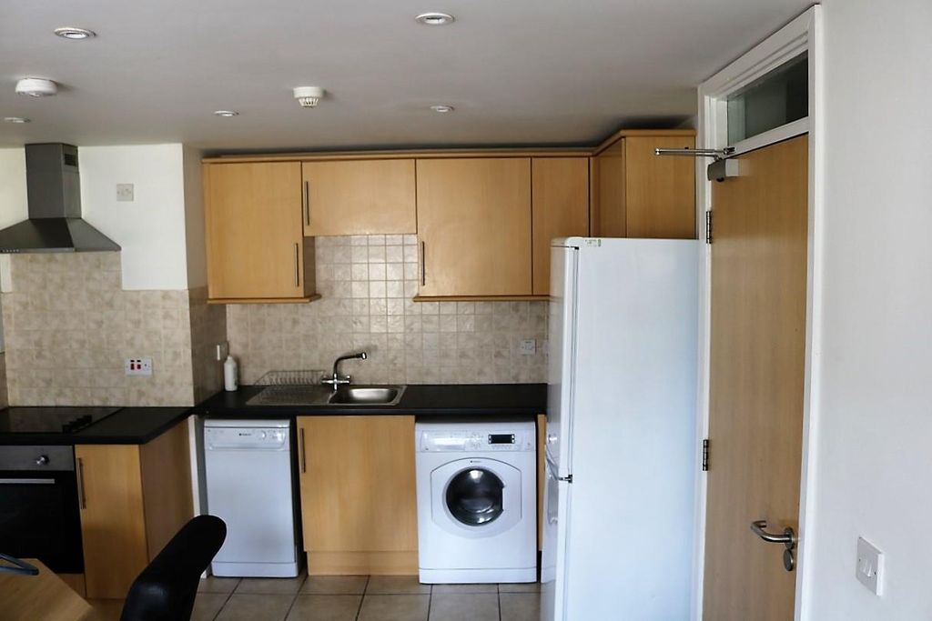 Property photo 1 of 5 Kitchen 2.Jpg