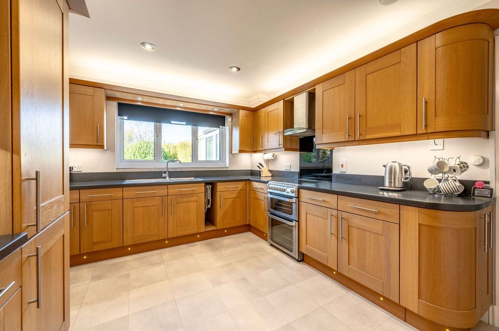 Property photo 3 of 26