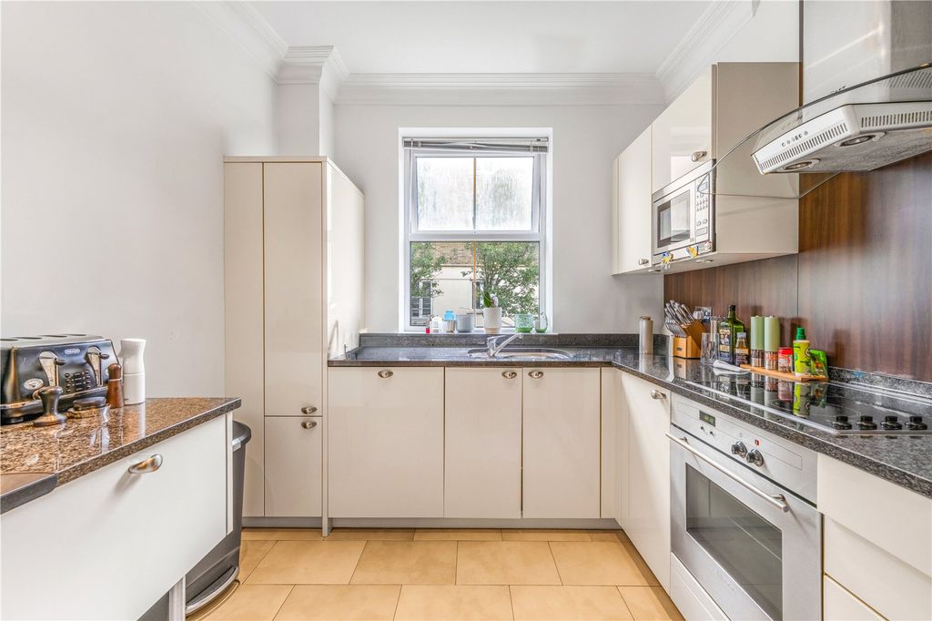 Property photo 3 of 18 Kitchen