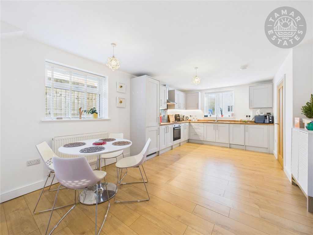 Property photo 2 of 18 Kitchen/Dining Room