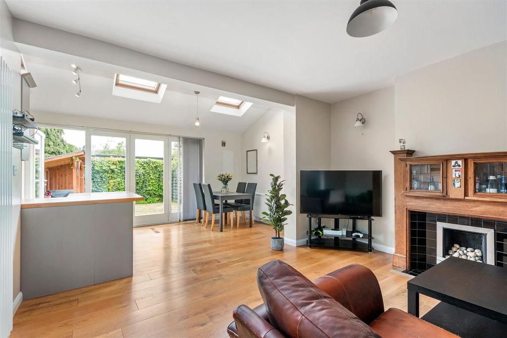 Property photo 2 of 12 Elsrick Avenue