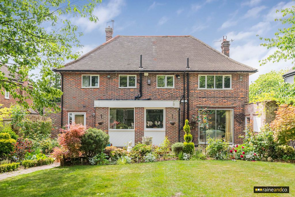 Additional image 25 of 5 bed detached house for saleMymms Drive, Brookmans Park, Hatfield AL9