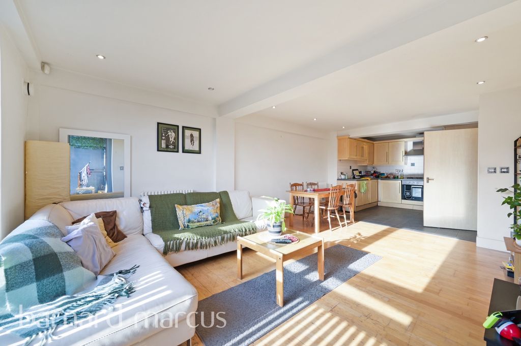 Property photo 2 of 9 Living Room