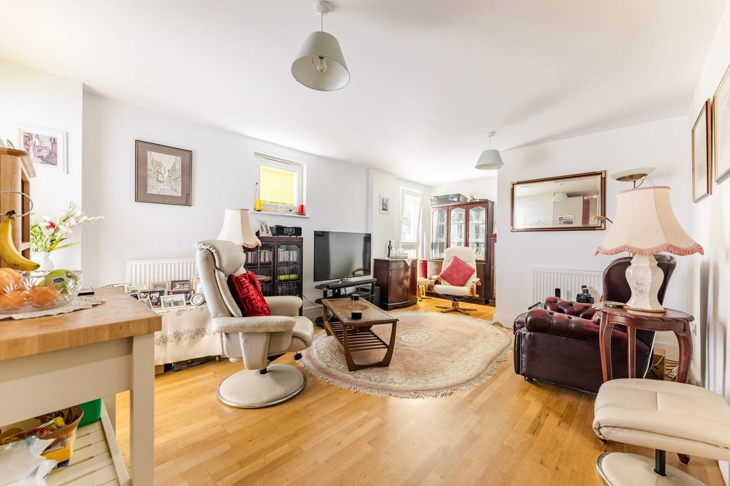 Property photo 2 of 23