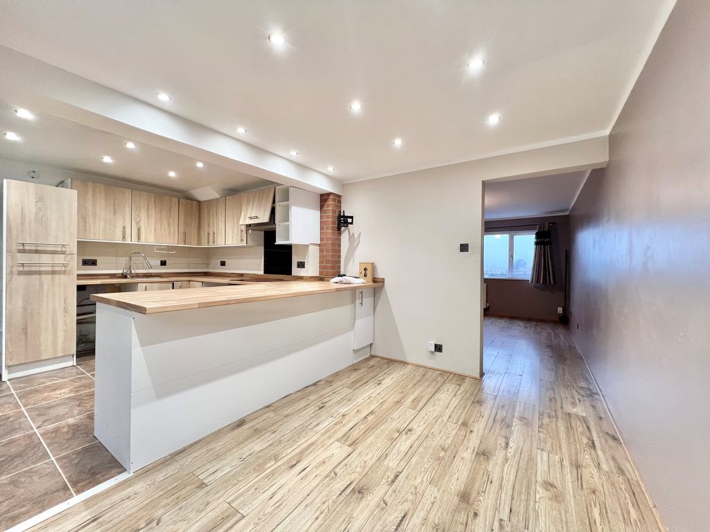 Property photo 2 of 15 Image