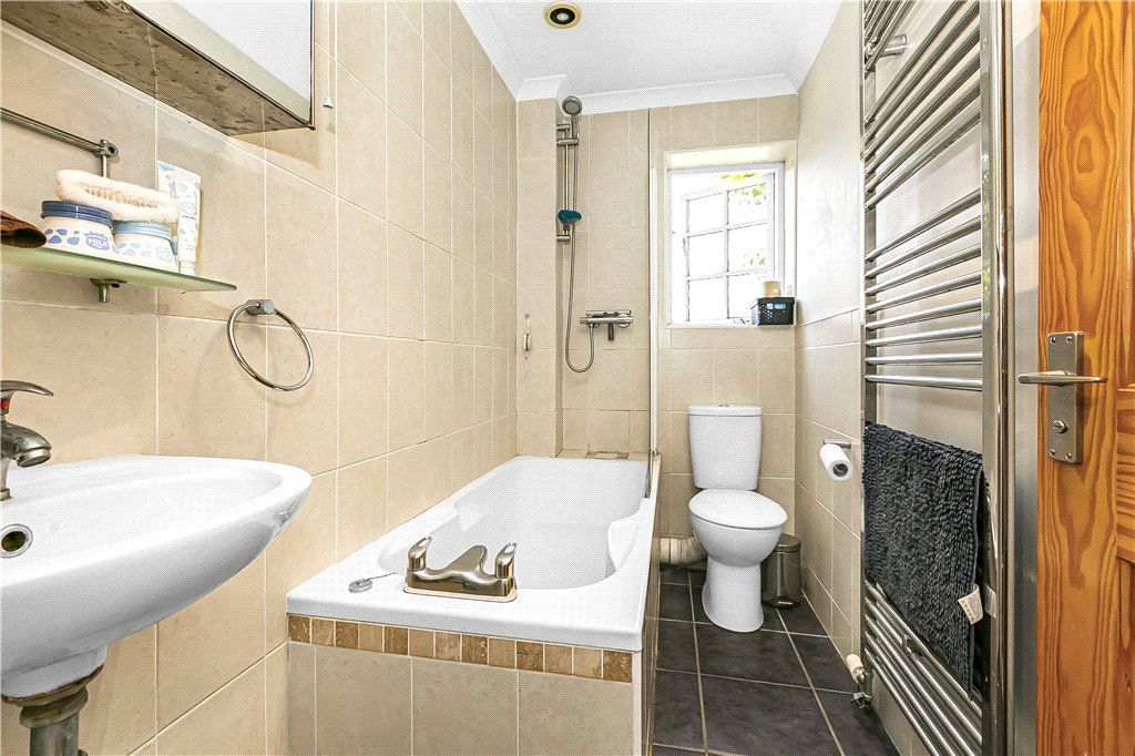 Property photo 3 of 10 Bathroom