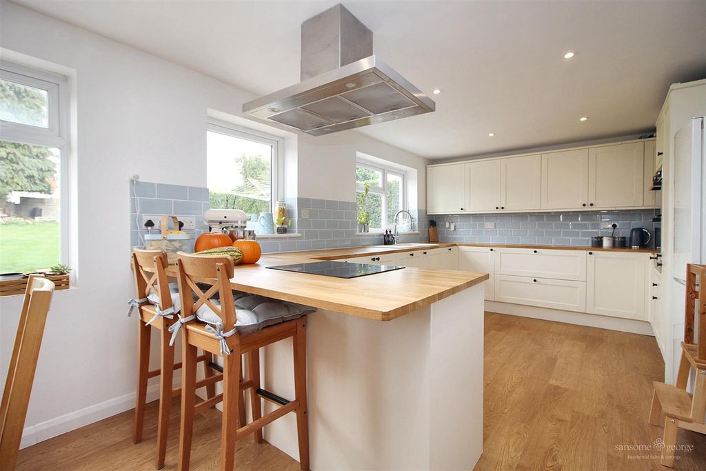Property photo 3 of 26 Kitchen/Diner