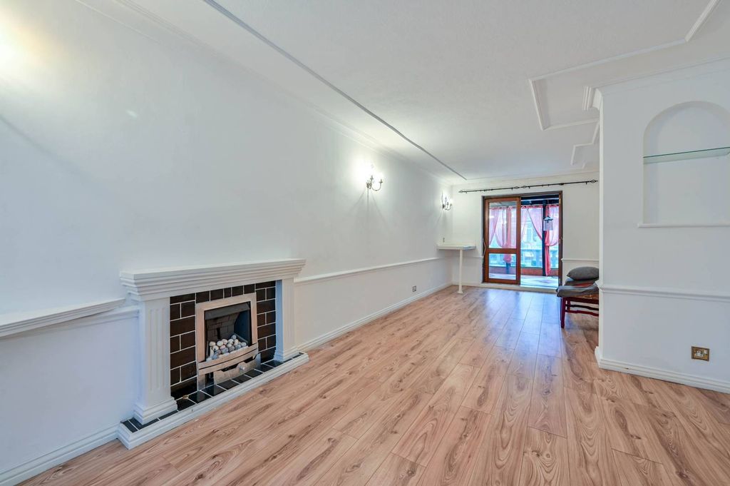 Property photo 3 of 24