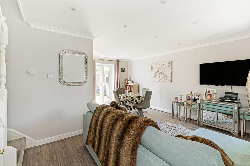 Property photo 2 of 11 1