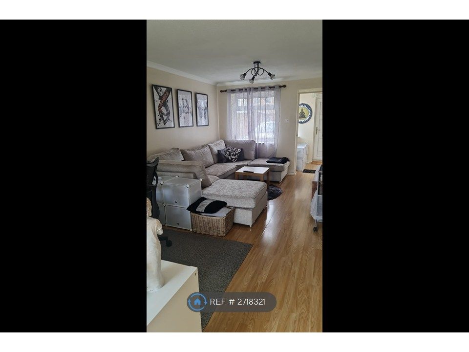 Property photo 1 of 11 Living Room