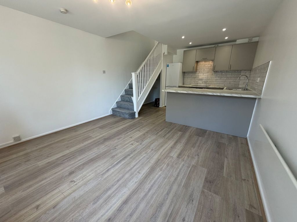 Property photo 3 of 6 Picture No. 01