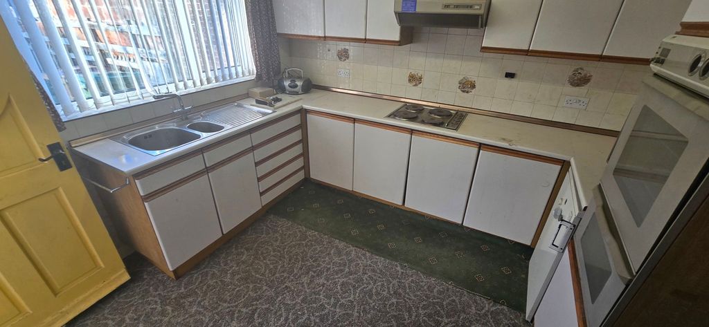 Property photo 3 of 14