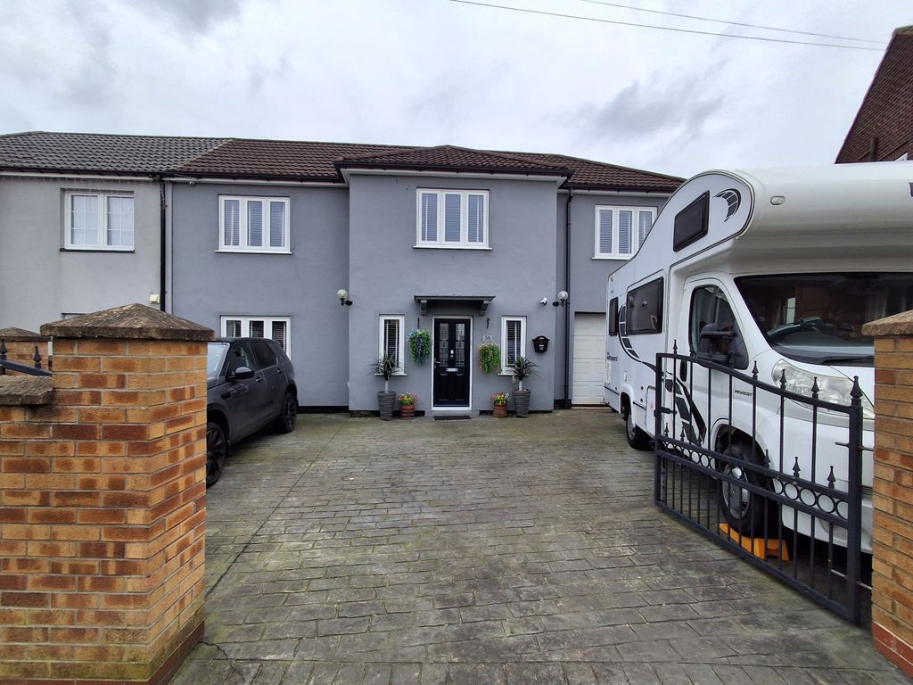 Property photo 1 of 35 Mapletoft New Photo Front