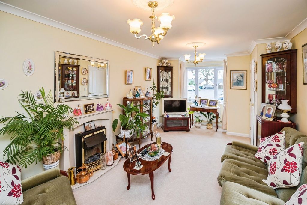 Property photo 2 of 12 Living Room