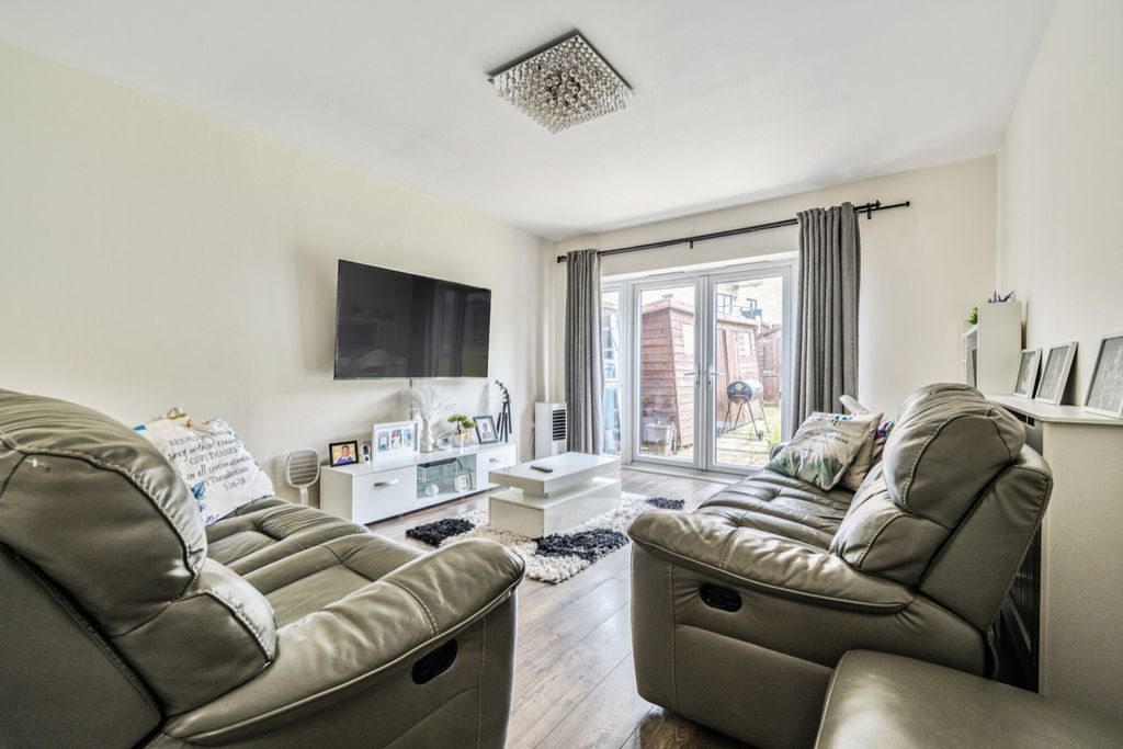 Property photo 2 of 16 1301124-12-684968...