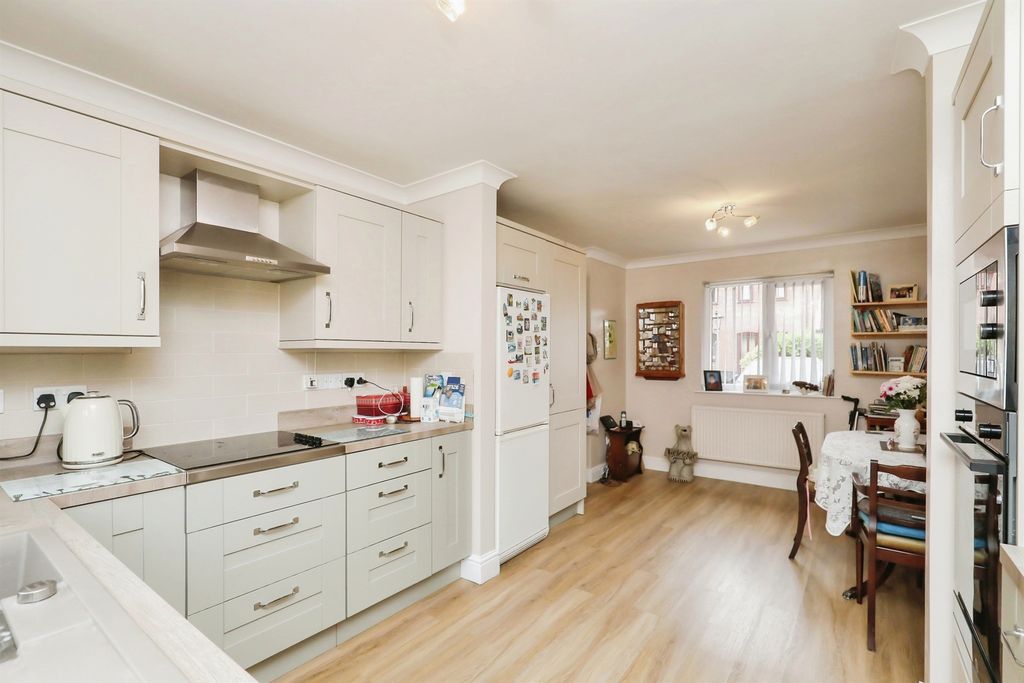 Property photo 3 of 17