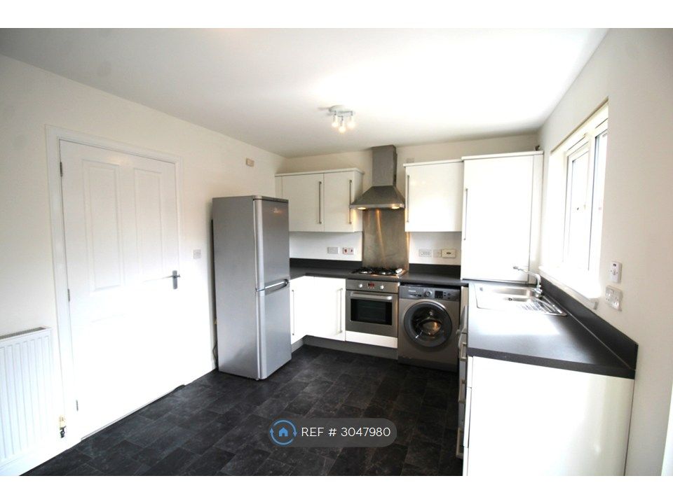 Property photo 3 of 16 Kitchen