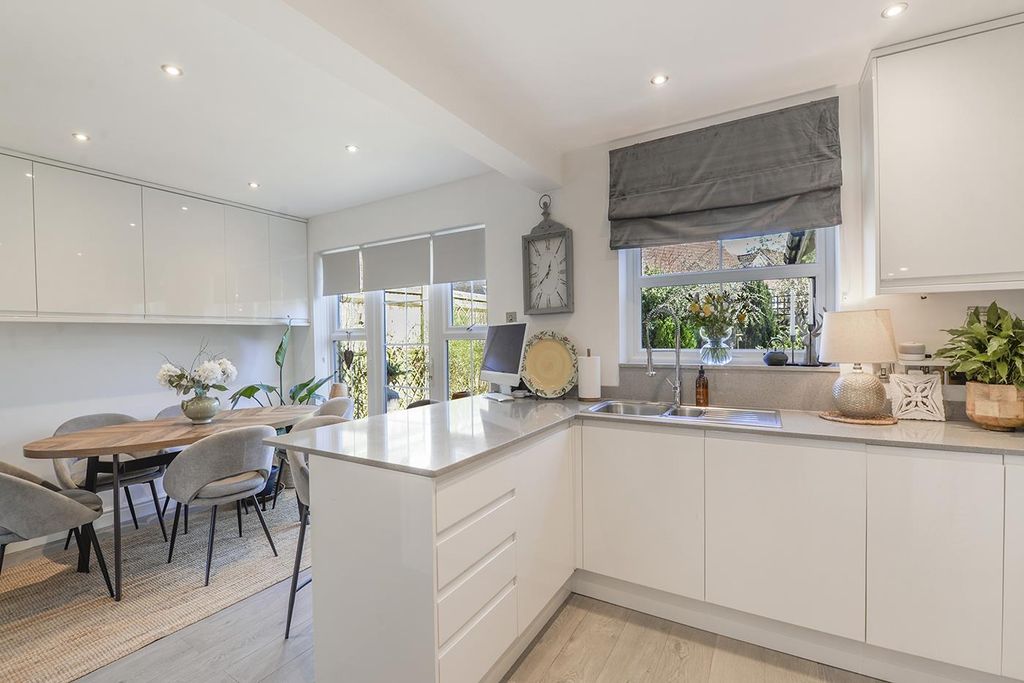 Property photo 3 of 16 Kitchen/Diner