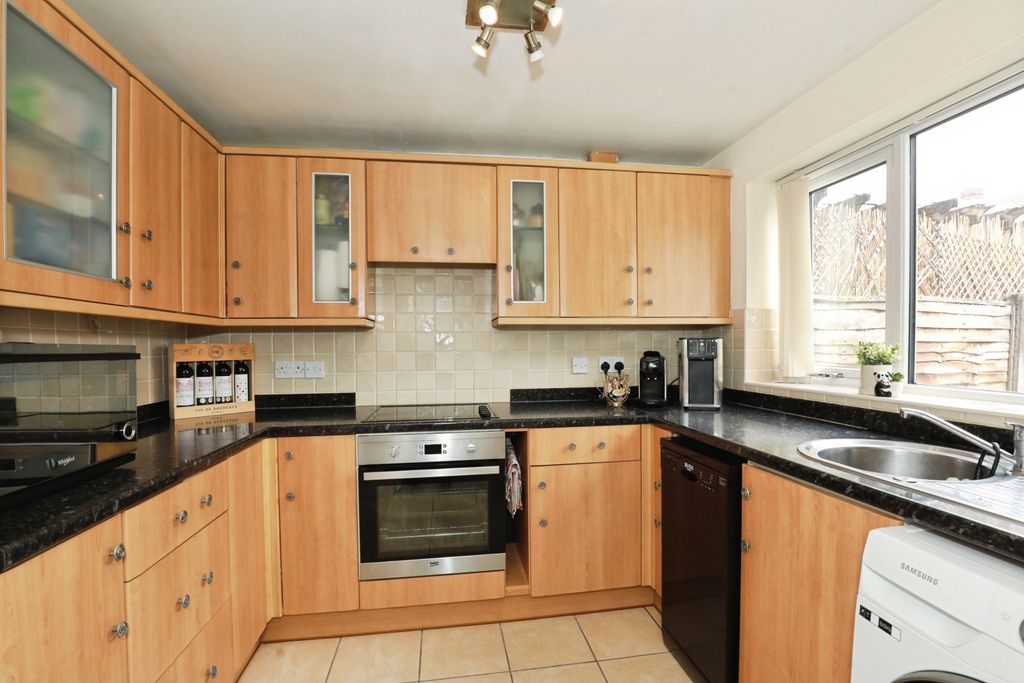Property photo 3 of 13 Kitchen
