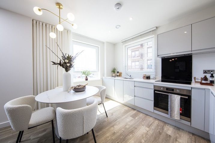 Property photo 2 of 13 Vb5442487 Www.Andrewhendry.Com151 716x515