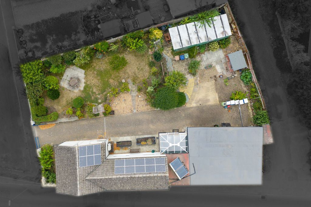 Property photo 2 of 23