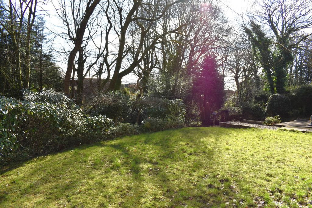 Property photo 2 of 25
