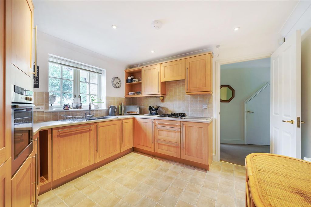 Property photo 3 of 23 Kitchen