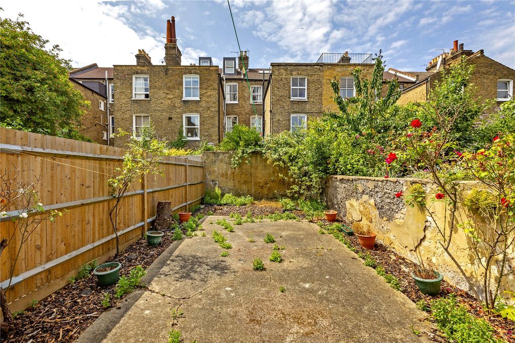 Property photo 2 of 14 Picture No. 16