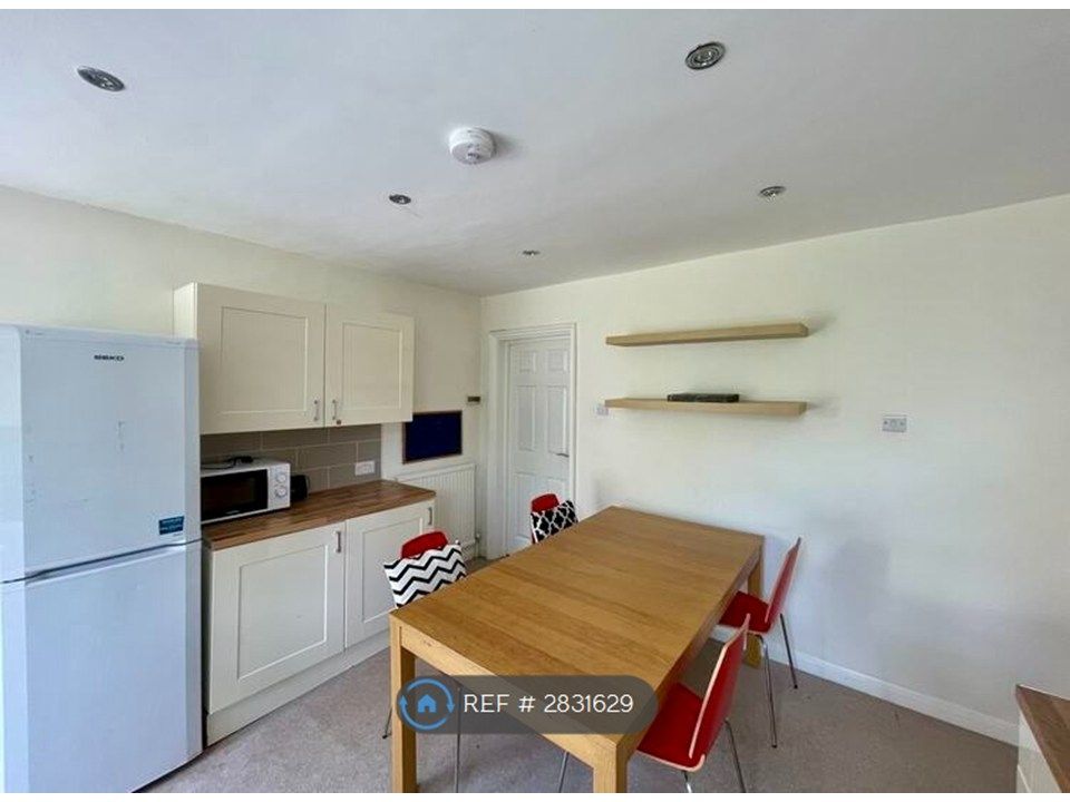 Property photo 2 of 10 Kitchen