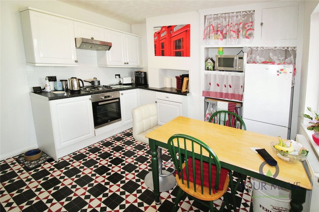 Property photo 3 of 20 Kitchen