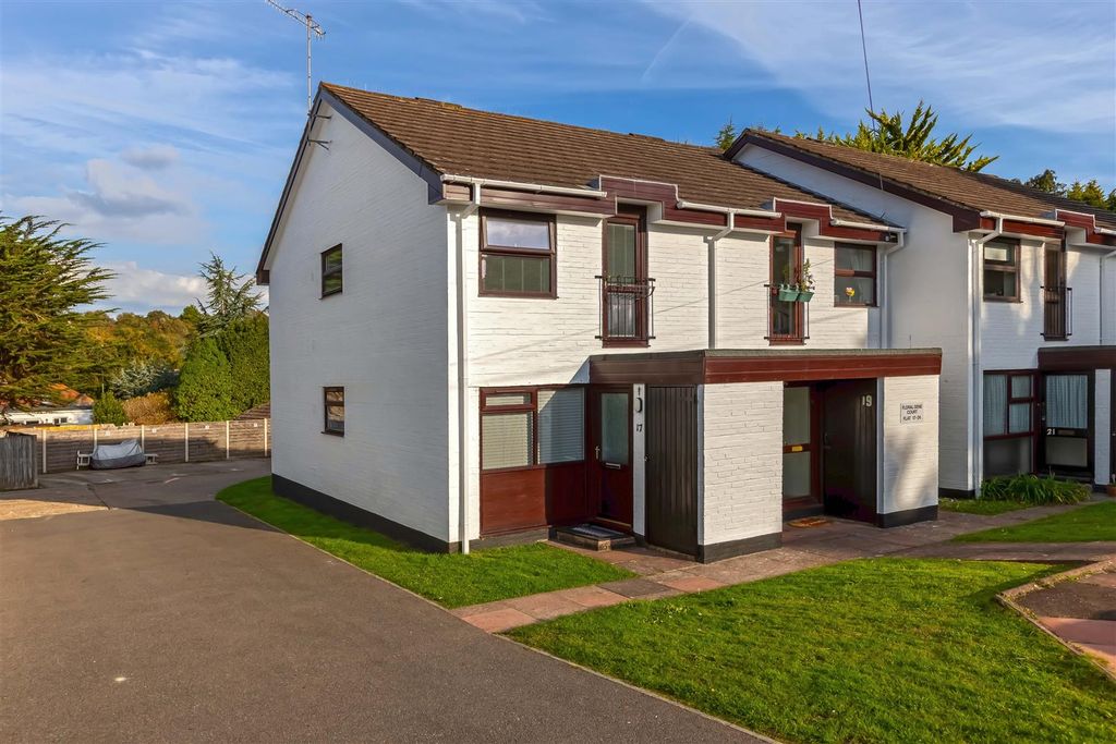 Property photo 1 of 10 Floral Dene Court_11.Jpg