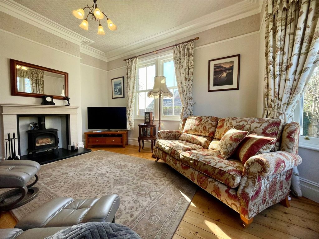 Property photo 3 of 40 Lounge